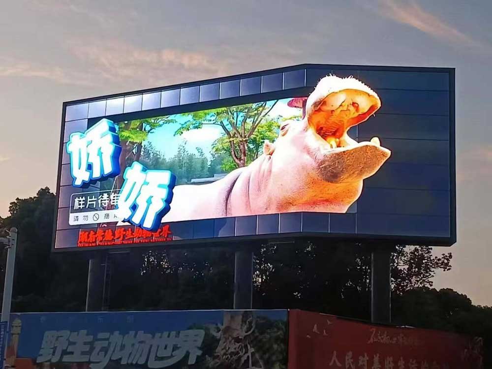 Large outdoor LED billboard with three-dimensional visual content